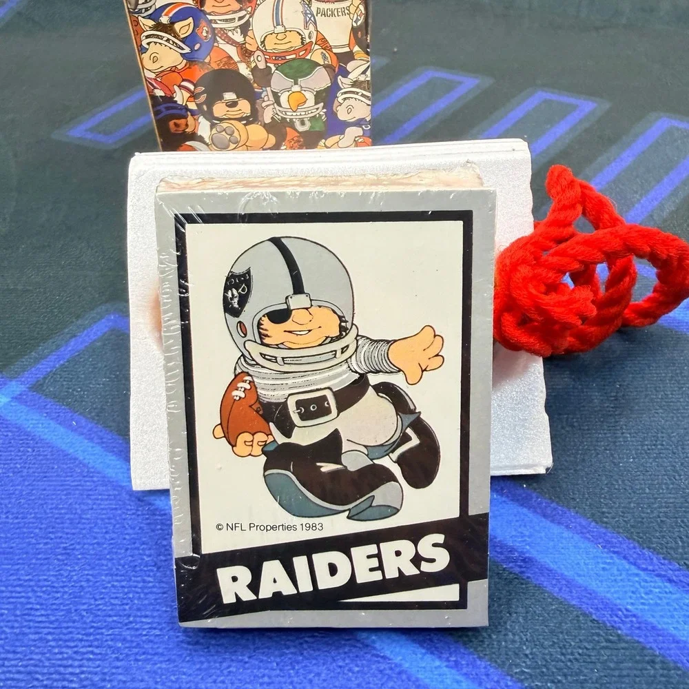 Vintage 1984 Avon NFL Huddles Gift Set Soap On A Rope Sealed 28 Cards Pack Box